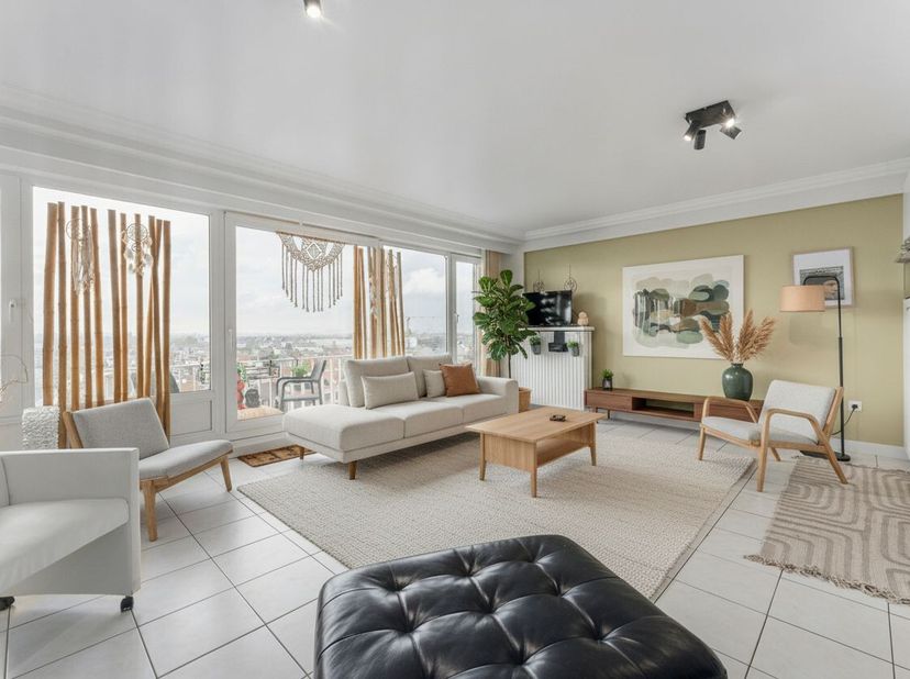 Découvrez ce studio récemment rénové offrant une vue panoramique à couper le souffle sur Blankenberge et larrière-pays. Le studio a été remis à neuf a