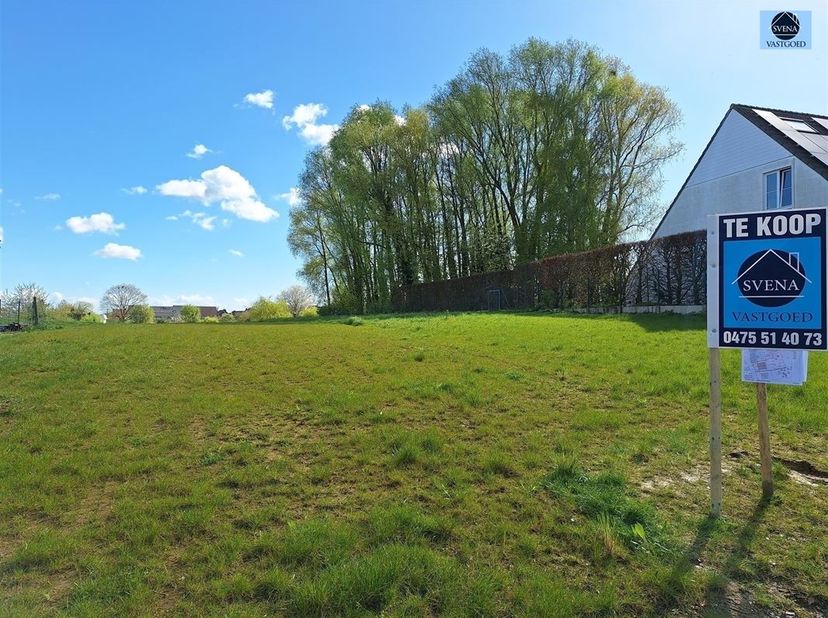 TERRAIN POUR CONSTRUCTION JUMELÉE AVEC BELLE VUE<br />
Prix demandé : 140 000 euros<br />
Très beau terrain (LOT 2) situé au calme à Viane avec une