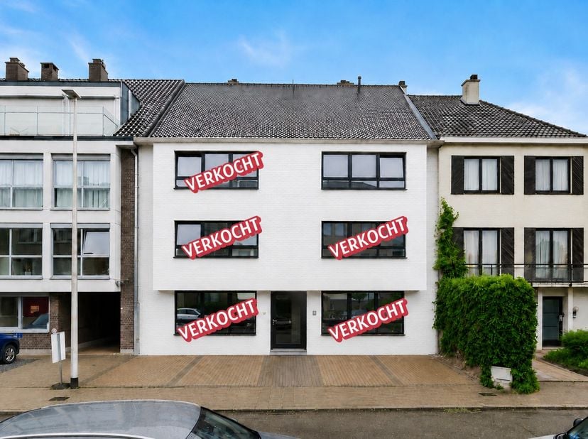 Bent u op zoek naar een instapklaar appartement zonder zorgen? Dan is dit volledig gerenoveerd appartement, gelegen in de Abtenstraat 16 te Sint-Truid