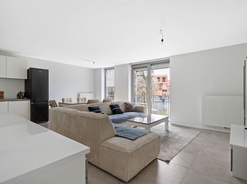 Het energiezuinig appartement is ideaal gelegen in een rustige, toch centrale wijk van Sint-Niklaas, met vlotte toegang tot het stadscentrum en de bel