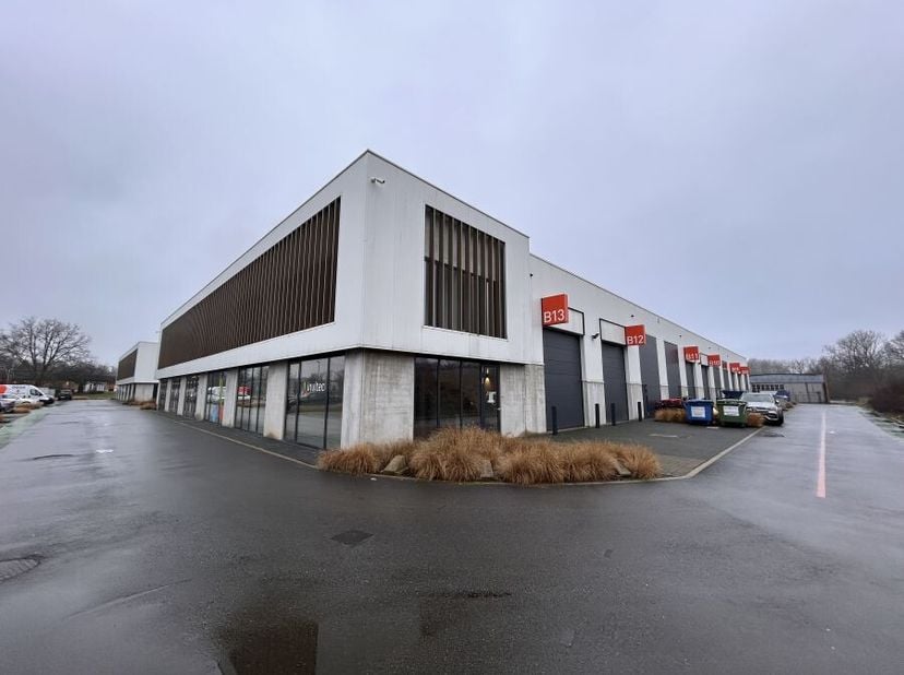 Bien professionnel à vendre
                    à 3460 Assent