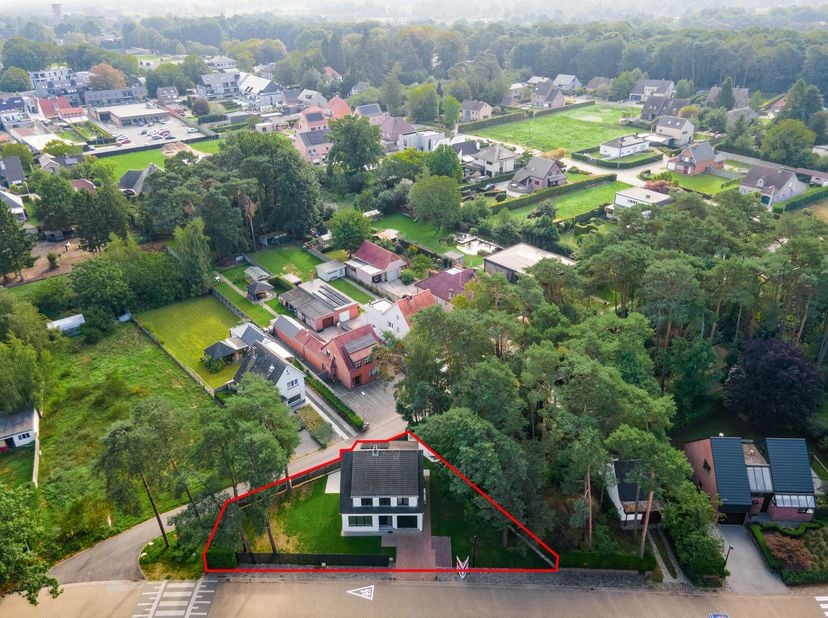 Huis te koop in Pater Damiaanstraat 1,
                    2460 Kasterlee