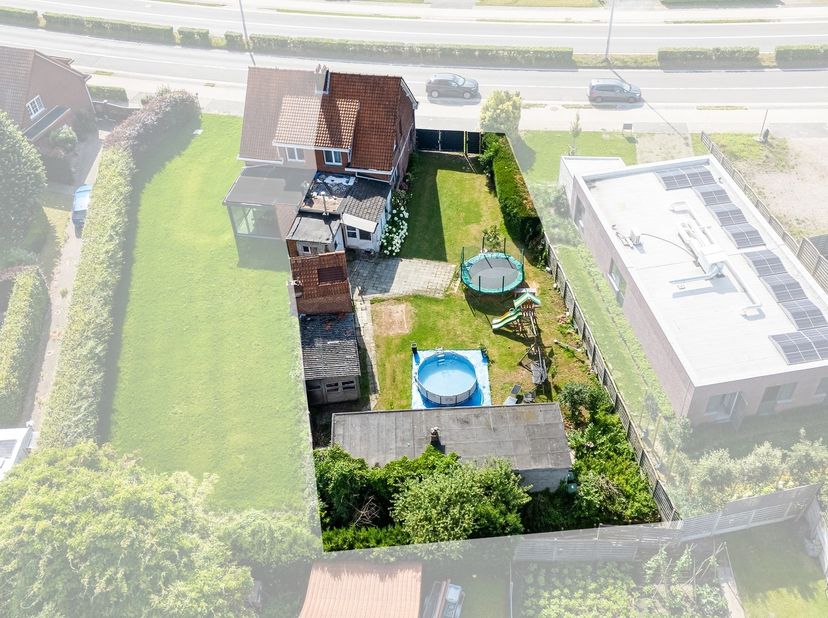 Maison mitoyenne prête à emménager, comprenant 3 chambres, deux annexes spacieuses et un jardin ensoleillé<br />
<br />
<br />
<br />
Vous recherche