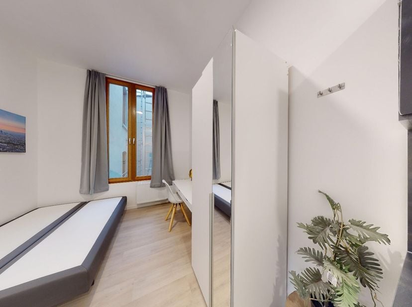 Ben je op zoek naar een kamer in Antwerpen? Dan is residentie VALERIE de perfecte plek voor jou! Deze studentenkamer is volledig bemeubeld en heeft ee