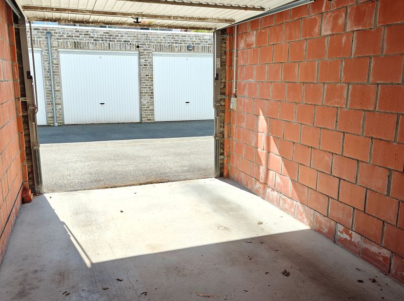 Garage te koop in Bloemestraat 18,
                    9990 Maldegem