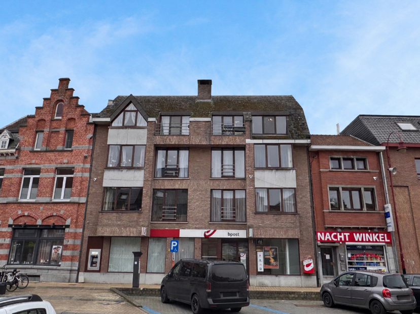 In de Leuvensestraat 38 bus 5 te Aarschot bevindt zich dit instapklare appartement op de derde verdieping van een verzorgd gebouw, bereikbaar met de l