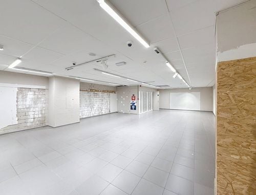                                         Bureaux à louer à Veurne, € 2.250
