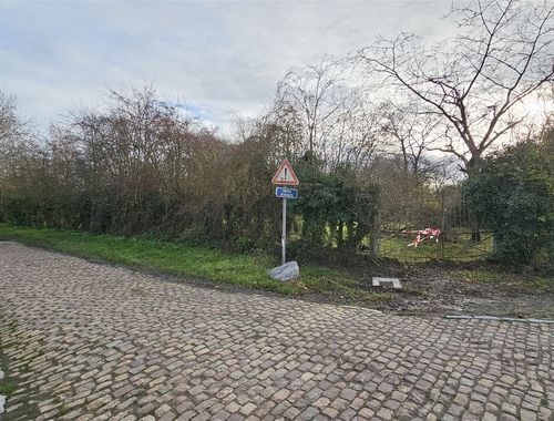                                         Terrain à vendre à Onnezies, € 100.000
