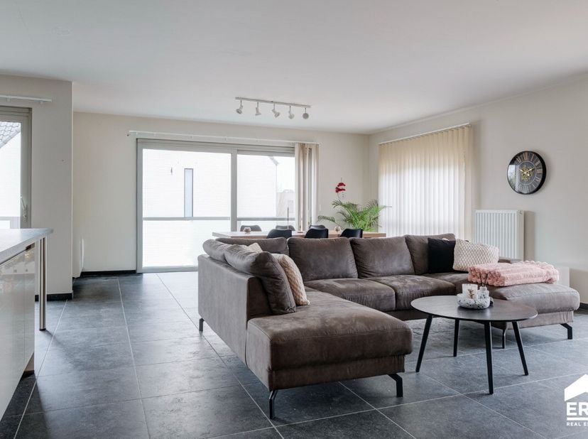 Dit recent gerenoveerd appartement in het centrum van Kermt werd volledig gerenoveerd in 2015 Dankzij de renovatie en het EPC-label B is het energiezu