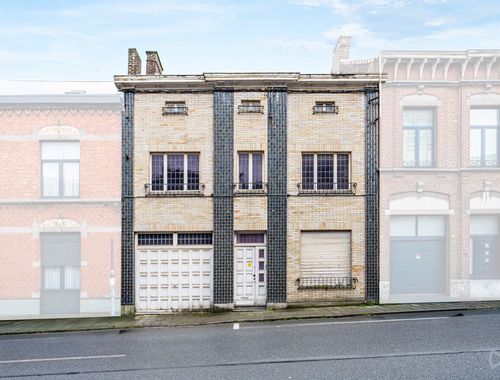                                         Herenhuis te koop in Mont-sur-Marchienne, € 197.000

