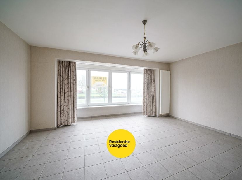 Dit appartement is gelegen op de eerste verdieping van een verzorgd gebouw in Oostende (Opex) en combineert een praktische indeling met een gunstig EP