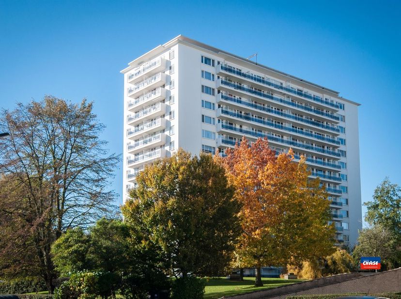 HOBOKEN | RESIDENTIE FRIESLAND | RUIM APPARTEMENT MET TWEE SLAAPKAMERS EN TWEE TERRASSEN | GELEGEN OP DE NEGENDE VERDIEPING VAN ZEER VERZORGD GEBOUW |
