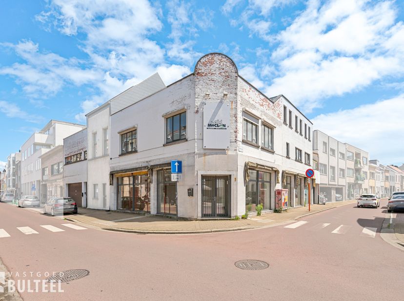 Gelegen in het centrum van Sint-Niklaas en op wandelafstand van het station biedt dit polyvalente handelspand een uitstekende opportuniteit voor onder