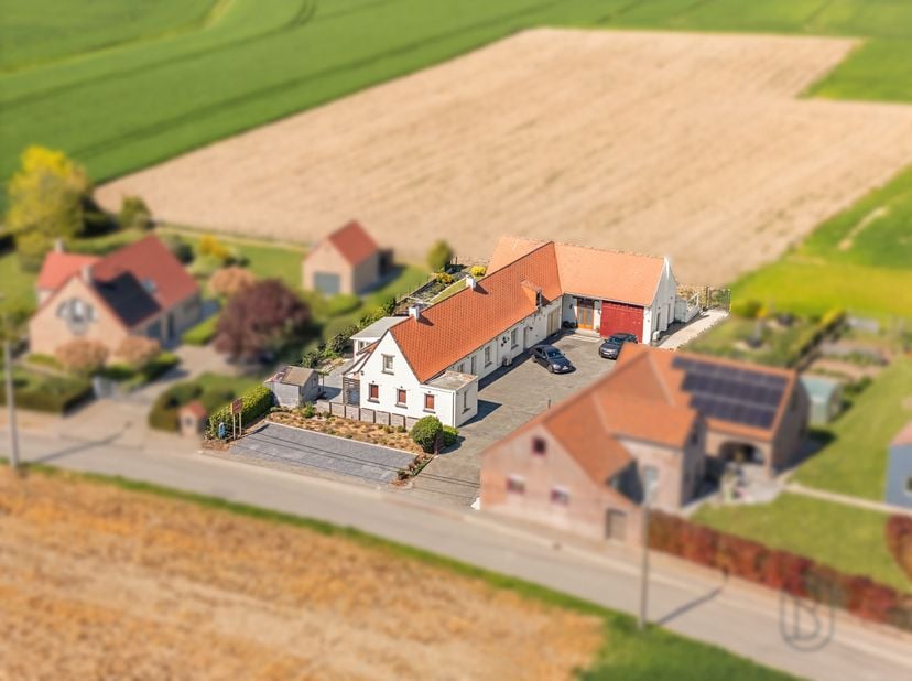 À vendre : charmante fermette avec une vue magnifique et un fort potentiel<br />
<br />
Cette fermette de caractère bénéficie d'un emplacement excepti
