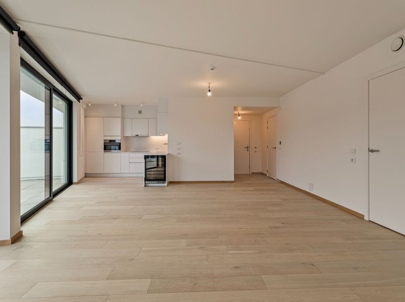 Op een toplocatie in hartje Waregem bevindt zich deze energiezuinige en comfortabele assistentiewoning, gelegen in residentie Pur Sang, waar het stijl