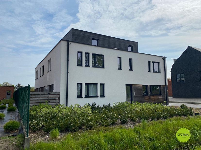 **Kijkmoment op afspraak donderdag 3 september tussen 17u en 19u** <br />
<br />
Op een uitstekende locatie tussen Geel en Herentals, met een vlotte