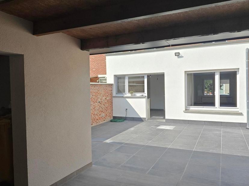 Pas gerenoveerde gezinswoning met ruim terras en berging te huur in Wezemaal!<br />
Bent u op zoek naar een verzorgde, instapklare woning op een gunst
