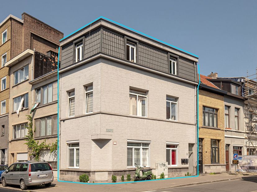 Rendabele opbrengsteigendom met drie verhuurde appartementen in Antwerpen<br />
In de Jan Palfijnstraat 50 te Antwerpen bevindt zich deze interessante