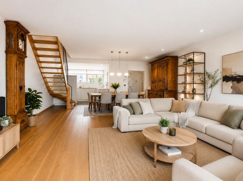 Dit ruim en uitstekend gelegen triplex appartement bevindt zich in het centrum van Oudenaarde, op wandelafstand van winkels, horeca en alle dagelijkse