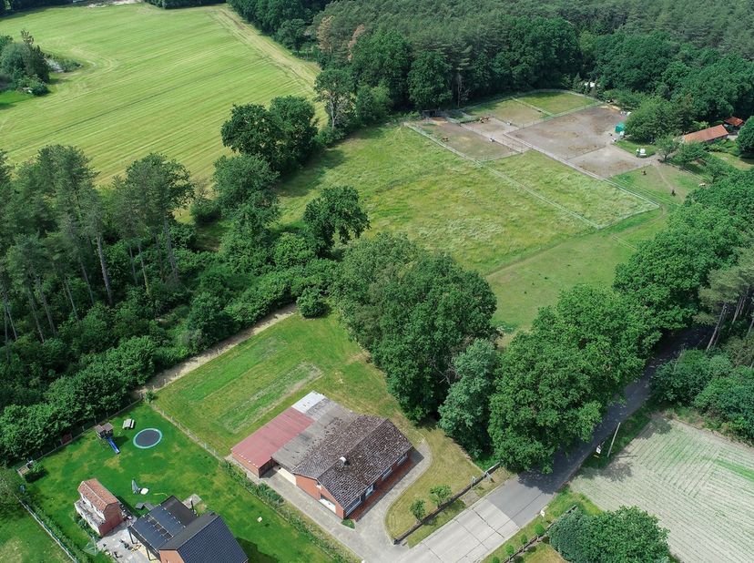 Algemeen<br />
<br />
Deze te renoveren alleenstaande woning is rustig gelegen te Wolfsdonk (Langdorp), een geliefde deelgemeente van Aarschot. De won