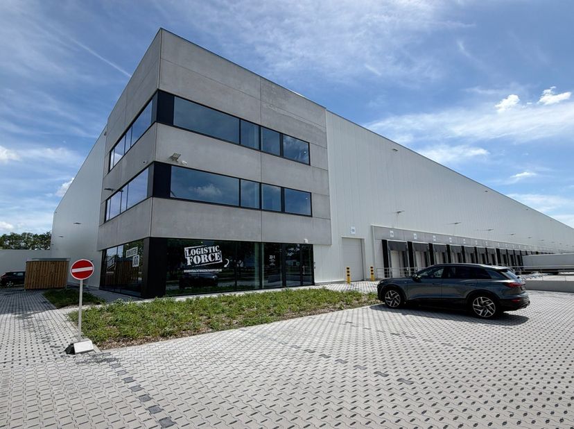Instapklare nieuwbouwkantoren te huur langs de Rijksweg in Bornem, uitstekend gelegen aan de N16 (Sint-Niklaas – Willebroek) met een vlotte verbinding