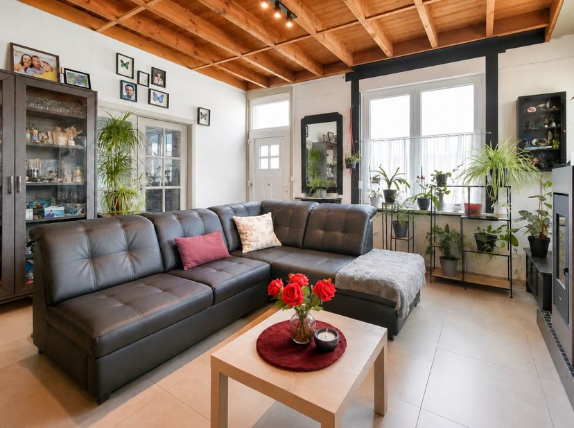 Welkom in de Amersveldestraat 235, waar deze woning tal van mogelijkheden biedt voor wie op zoek is naar ruimte, rust en een prachtige buitenomgeving.