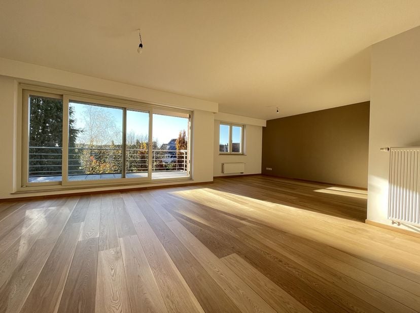 KRAAINEM In de buurt van Place Dumon, in de wijk "Stockel", mooie duplex flat in een gebouw gelegen op de 2e en laatste verdieping 173m² (3slaapkamer+