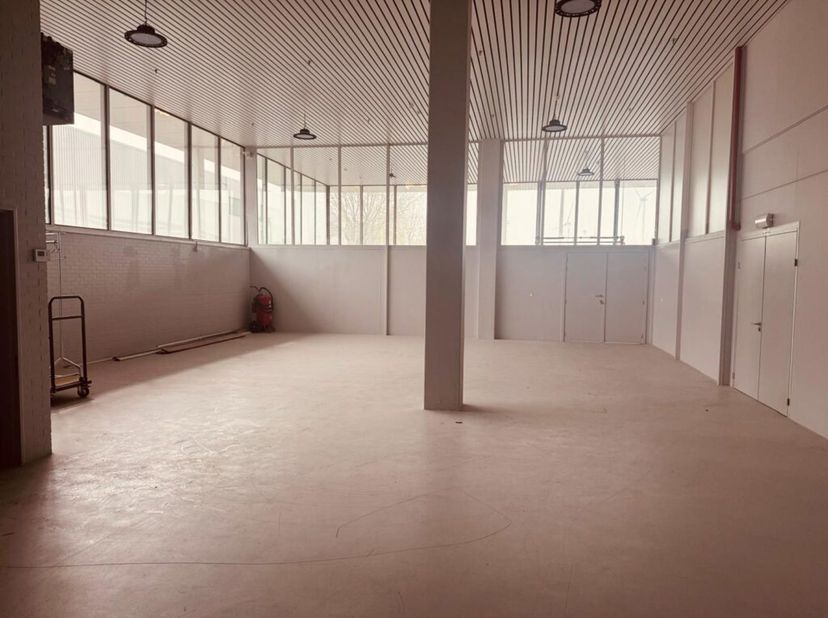 Bien professionnel à louer
                    à 2030 Antwerpen