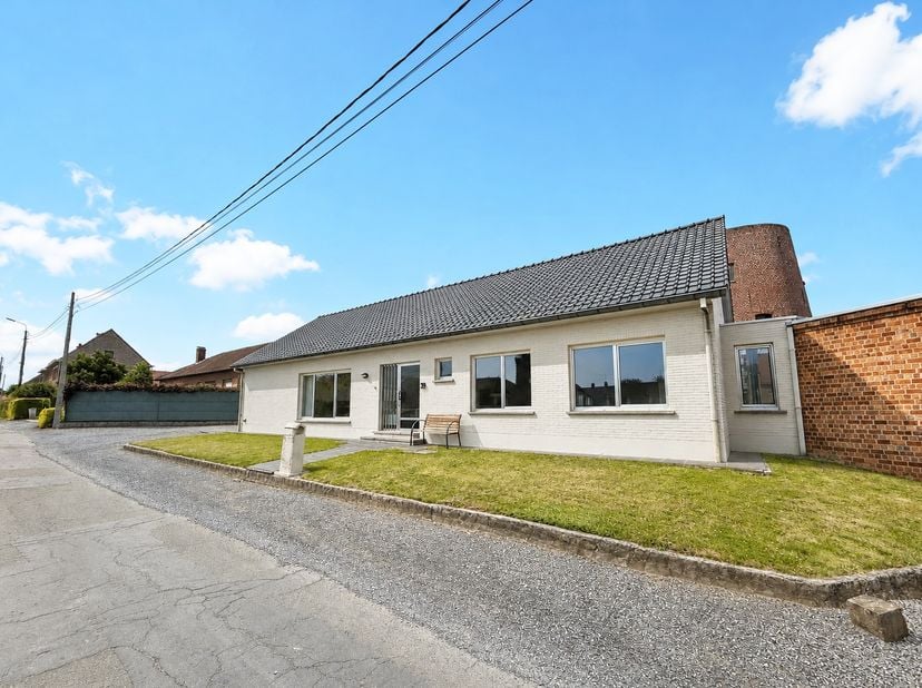 Huis te koop in Molenstraat 39,
                    9750 Huise