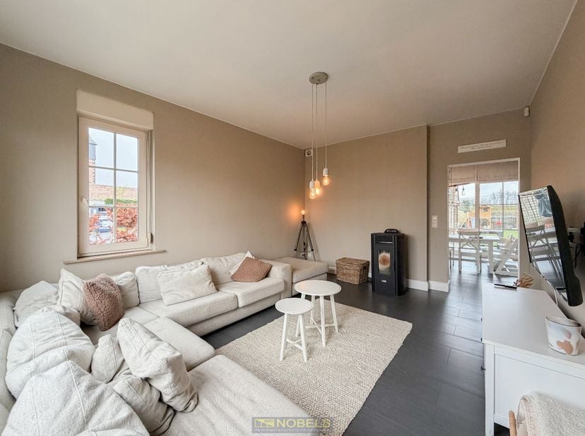 INSTAPKLARE OPEN BEBOUWING met 4 SLAAPKAMERS, gelegen in de DORPSKERN van Arc (Wattripont) op een RUIM PERCEEL van ca. 905 m². Deze woning beschikt ov