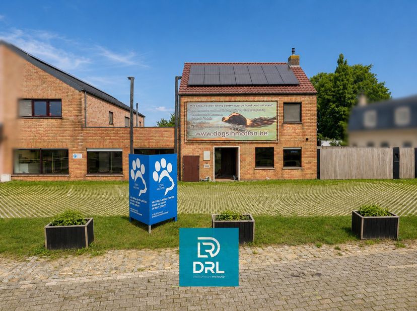 Op een strategische locatie tussen Aalter, Maldegem, Eeklo en Lievegem vindt u dit veelzijdige pand waar wonen, ondernemen en investeren perfect samen