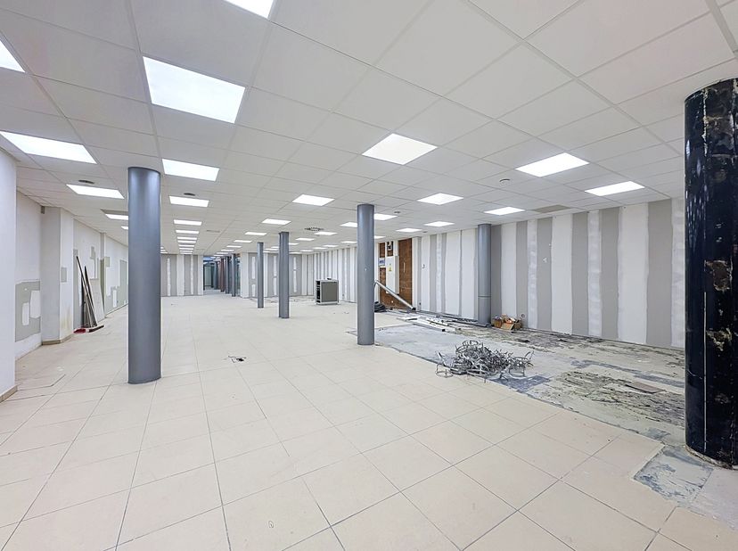 Bedrijfsvastgoed te huur in ,
                    7500 Tournai