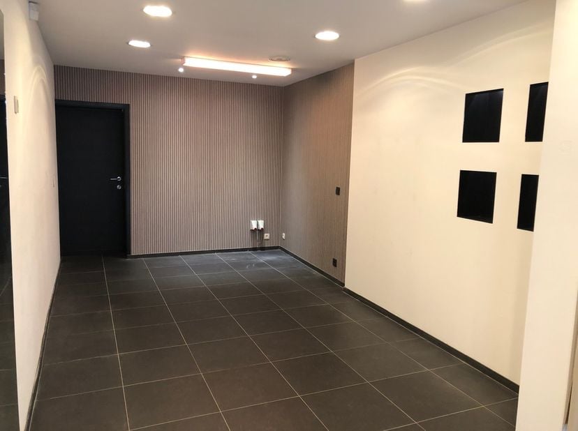 Bien professionnel à louer
                    à 3800 Sint-Truiden
