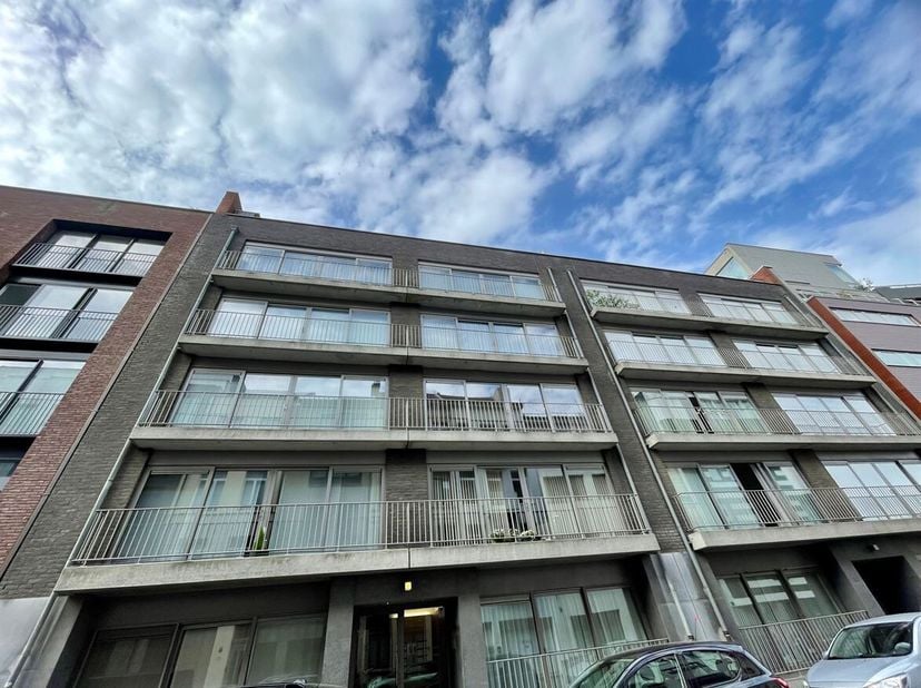 Ligging: Ideaal gelegen op het bruisende Nieuw Zuid, een van de meest gegeerde woonwijken van Antwerpen. In de directe omgeving vindt u tal van gezell