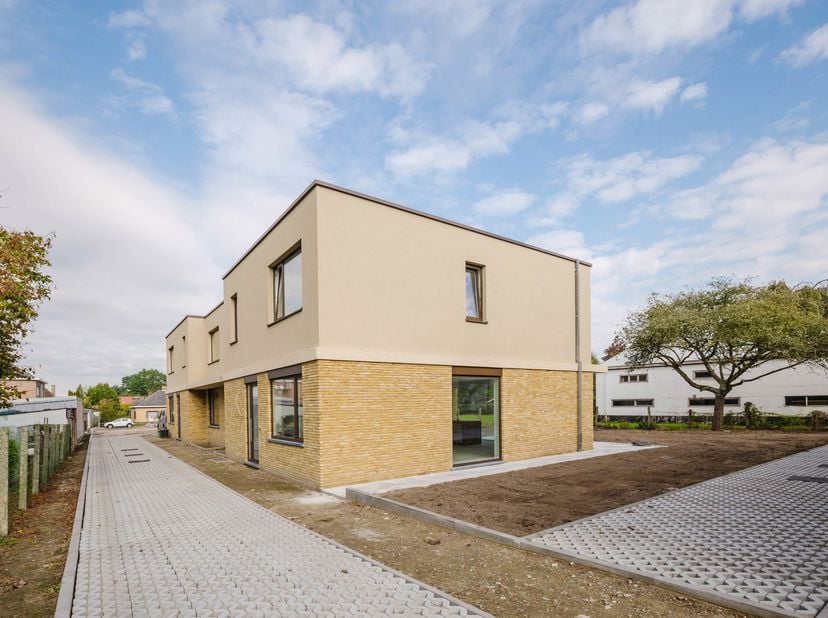 Project in Hoogkasterstraat 8,
                    9230 Wetteren