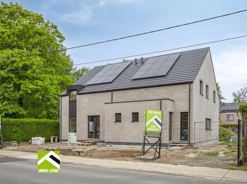 Consultez cette maison directement sur le site d'Immo Leroi : https://www.immo-leroi.be/pand/kopen-woning-tongeren/7435516.<br />
Cette maison neuve e