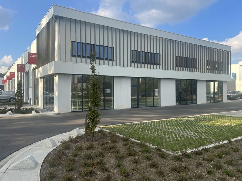 Bien professionnel à vendre
                    à 3600 Genk