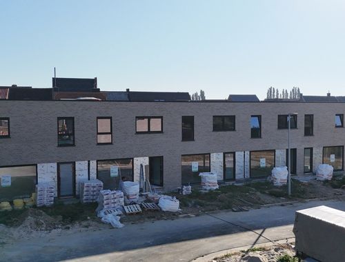                                         Maison à louer à Proven, € 895

