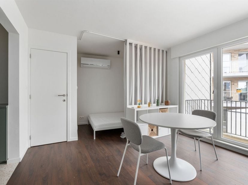 Studio derde verdieping met balkon<br />
Instapklare studio op toplocatie aan zee<br />
Deze volledig gerenoveerde studio bevindt zich op de derde v