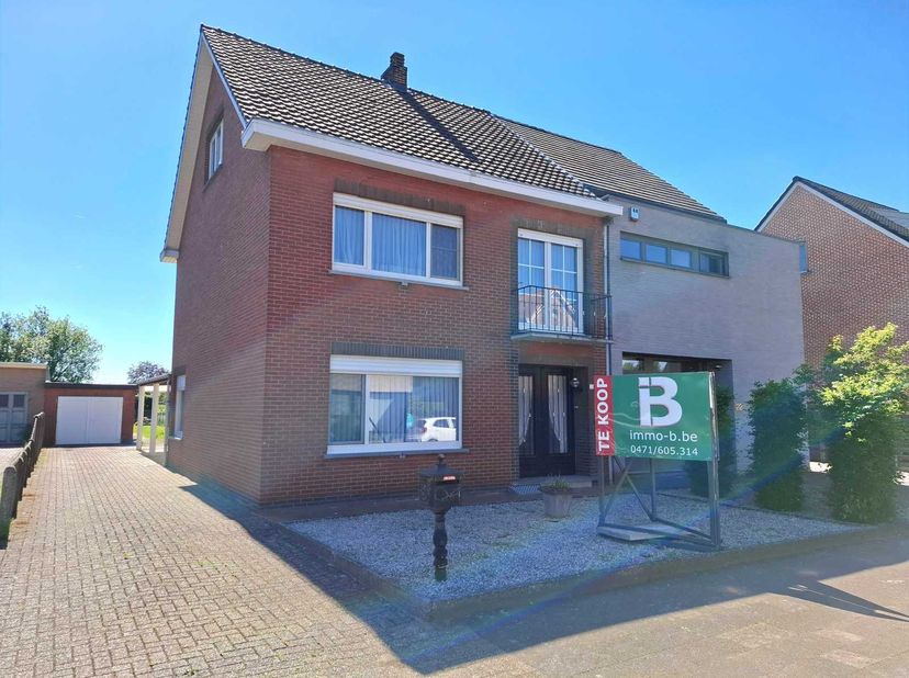 Huis te koop in Larumsebrugweg 20,
                    2440 Geel