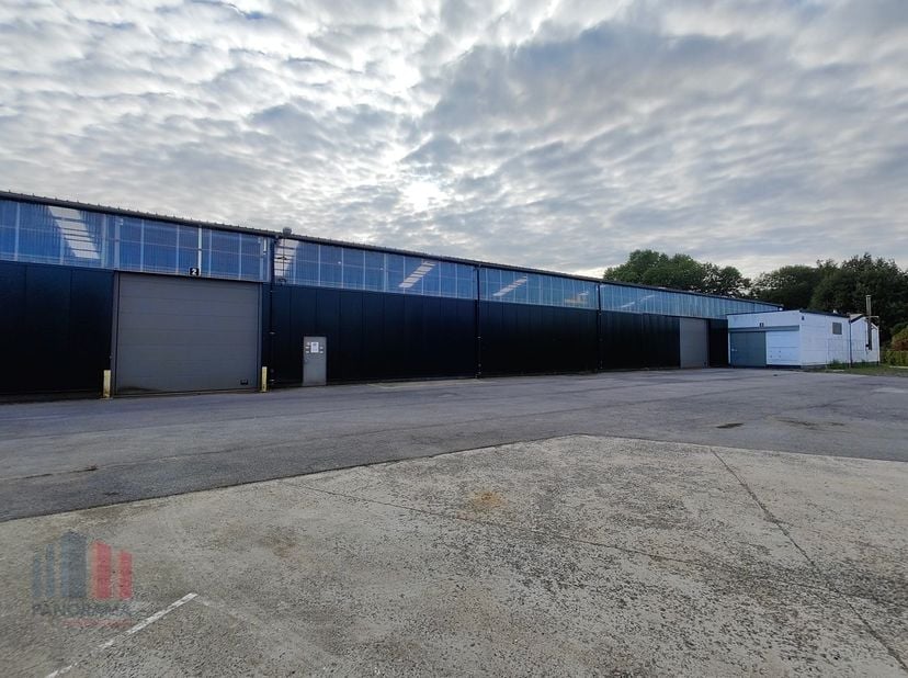 Bien professionnel à louer
                    à 8850 Ardooie