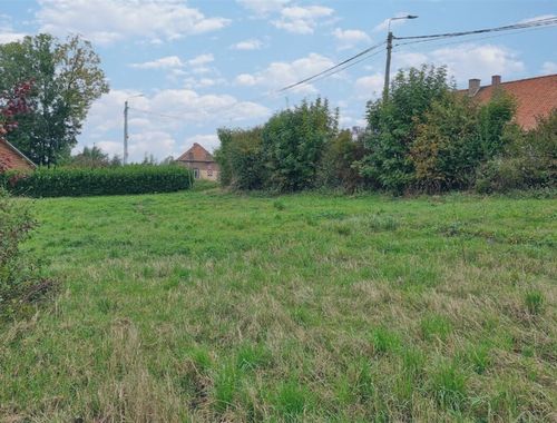                                         Grond te koop in Mourcourt, € 79.825
