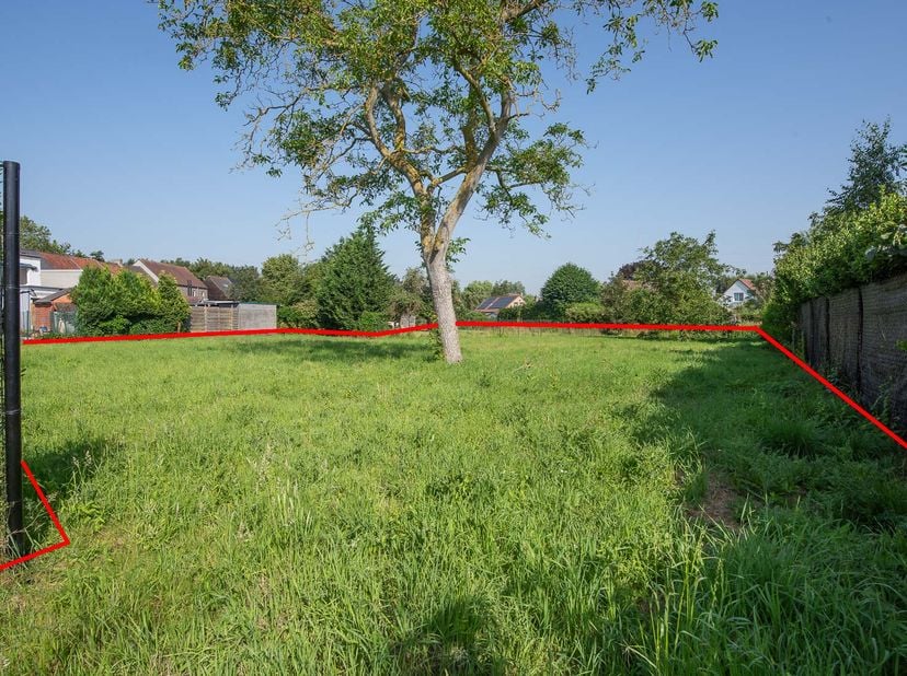BOUWGROND VOOR OPEN BEBOUWING -<br />
Mooi perceel bouwgrond van 1.517 m² voor open bebouwing.<br />
<br />
Deze gunstig gelegen bouwgrond in Heusden