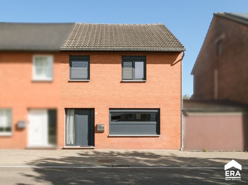 [[ DIT PAND NEEMT DEEL AAN DE ERA OPEN HUIZEN DAG OP 13/6 VAN 13:00 TOT 14:00 ]] Leuke instapklare woning met 2 slaapkamers (3de mogelijk). Het is gel