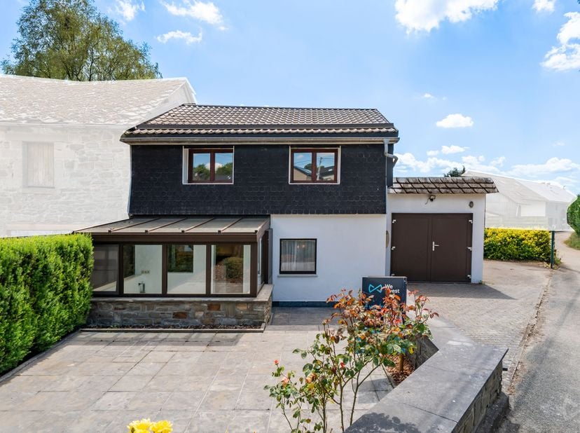 We Invest Malmedy heeft het voorrecht u dit prachtige huis te presenteren in Ondenval, een charmant dorpje in de gemeente Waimes, dat gewaardeerd word