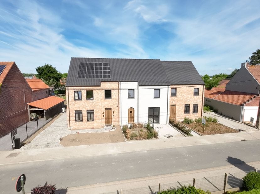 MONO<br />
Residentieel wonen in het rustige Bovekerke (op de kruising van Kortemark, Diksmuide en Koekelare) op een groot perceel met west-oriëntatie
