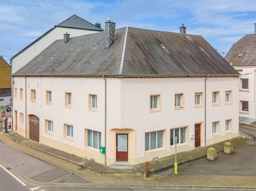 Juliet Immo a le plaisir de vous présenter cet immeuble de caractère à fort potentiel – Plus de 400 m² habitables.<br />
Au cœur d'un environnement of