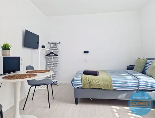                                         Studio avec coin lit à louer à Etterbeek, € 800
