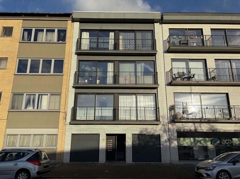 Appartement met 1 slaapkamer gelegen in Ekeren<br />
<br />
Ligging: <br />
Gunstig gelegen appartement met openbaar vervoer, winkels, invalswegen,