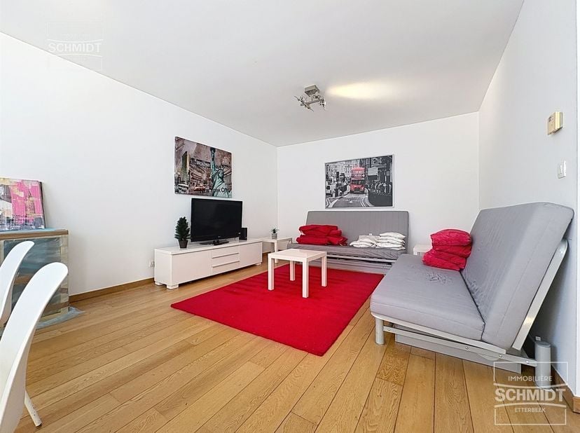 Appartement te huur in Place du Luxembourg 7/4 bus 4,
                    1050 Elsene